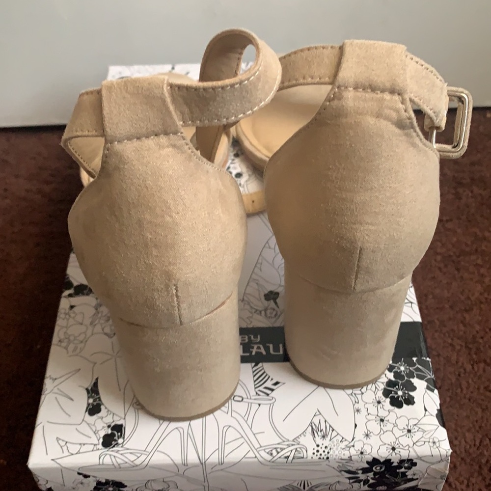 Heels - Picture 4 of 5